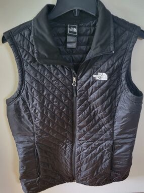 The North Face Black Quilted Insulated Light Weight Women's Vest. Size L.